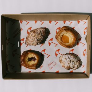 MIXED MINI PASTRIES (4)